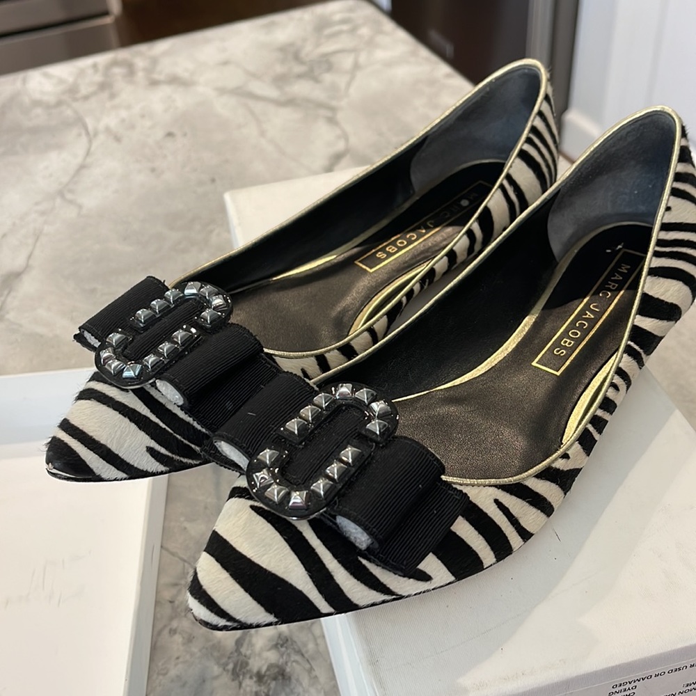 Marc jacobs flat shoe. Black and white. Size 8.5 38.5 black and white calf hair.